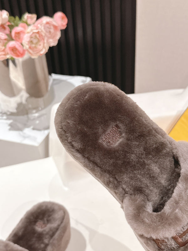 Fendi F013 2025ss Fluffy Slippers Brown Lambswool 467196