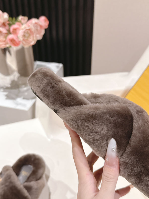 Fendi F013 2025ss Fluffy Slippers Brown Lambswool 467195