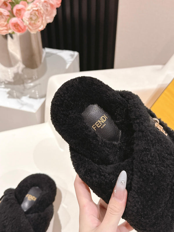 Fendi F013 2025ss Fluffy Slippers Black Lambswool 467194