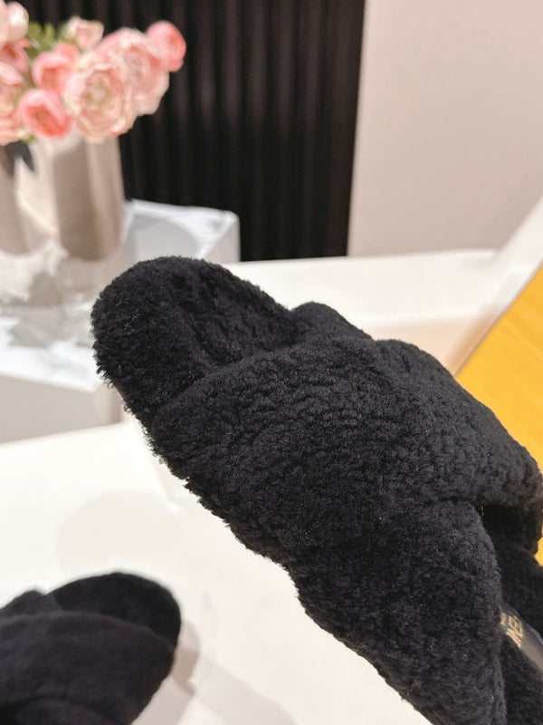 Fendi F013 2025ss Fluffy Slippers Black Lambswool 467194