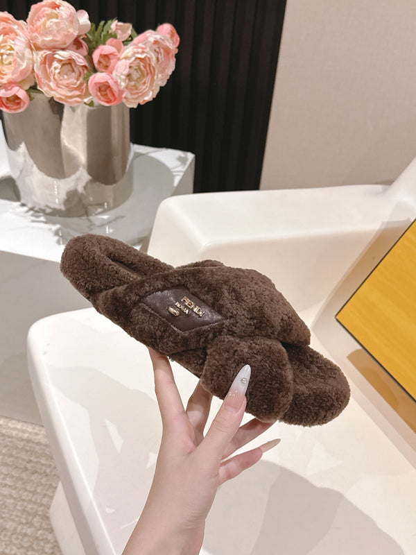 Fendi F013 2025ss Fluffy Slippers Chocolate Brown Lambswool 467193