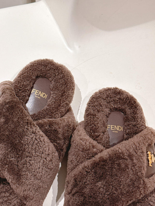 Fendi F013 2025ss Fluffy Slippers Chocolate Brown Lambswool 467193