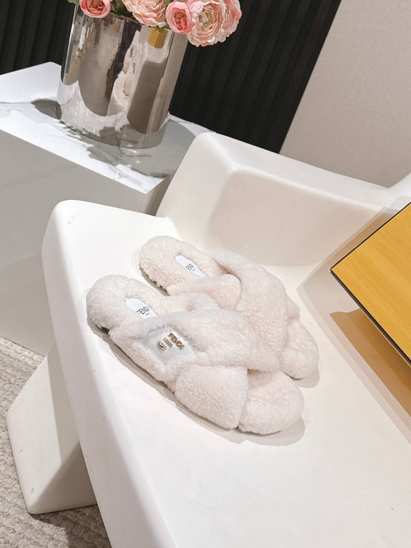 Fendi F013 2025ss Fluffy Slippers White Lambswool 467192