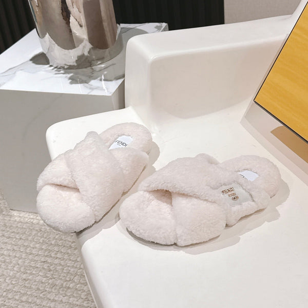 Fendi F013 2025ss Fluffy Slippers White Lambswool 467192
