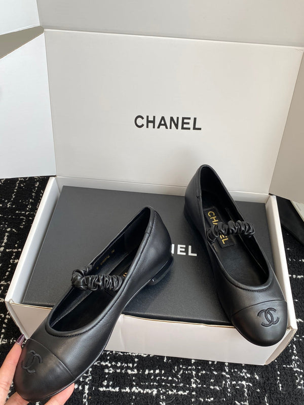 CC 25SS Embroidered Double C logo Mary Janes Black Sheepskin 473427