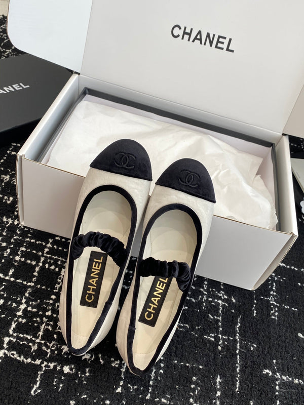 CC 25SS Embroidered Double C logo Mary Janes White Suede 473424