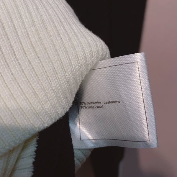 CC 25 Knitted Black and White Contrast Stitching Top Wool 305601