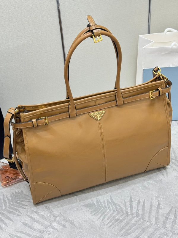 Pra Lux Soft Waxed Leather 1BA439 Extra Large 42cm Handbag Caramel 267485
