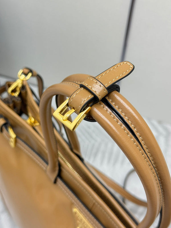 Pra Lux Soft Waxed Leather 1BA439 Extra Large 42cm Handbag Caramel 267485