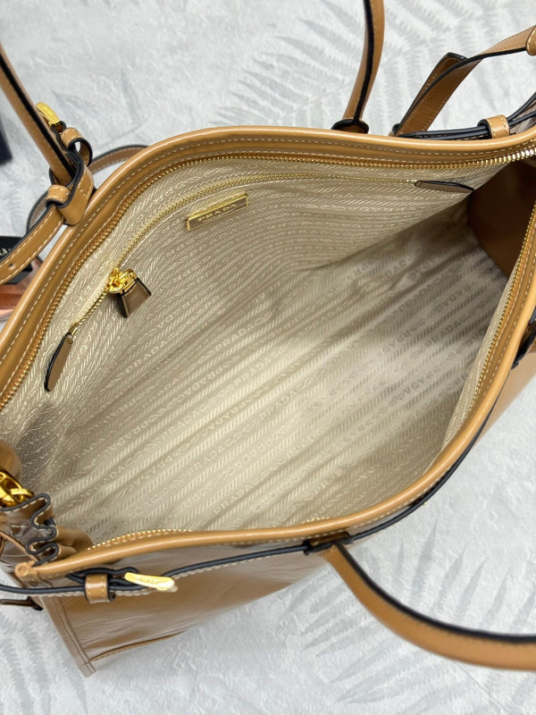 Pra Lux Soft Waxed Leather 1BA439 Extra Large 42cm Handbag Caramel 267485