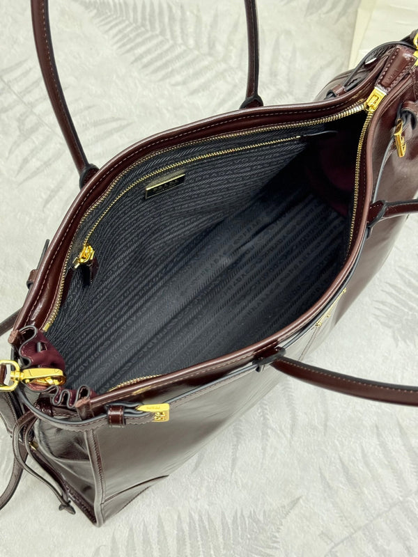 Pra Lux Soft Waxed Leather 1BA439 Extra Large 42cm Handbag Burgundy 267459