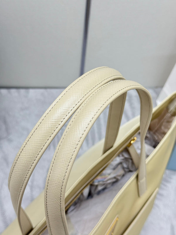 Pra Medium 1BG555 Tote Bag Apricot Nylon 267456