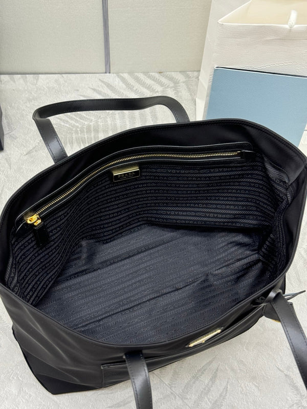 Pra Medium 1BG555 Tote Bag Black Nylon 267446