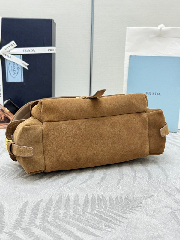 Pra Messenger Bag 30cm Brown Suede 267418