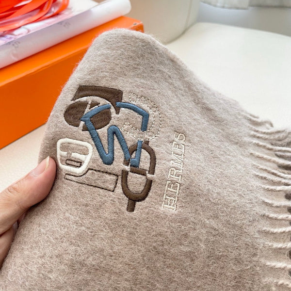 HM 25 Double- Sided Small H Puzzle Scarf 180cm Cashmere Natural Beige 825644