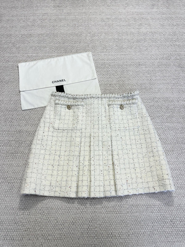 CC 25A Beaded Plaid Tweed Skirt