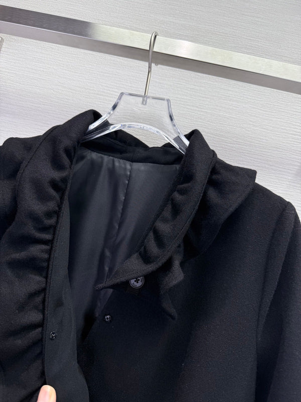 CD 25SS Abito con scollo a V e volant in lana nera 306508