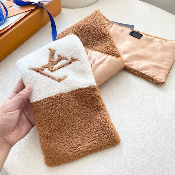 LV Shearling Teddy Scarf 839753