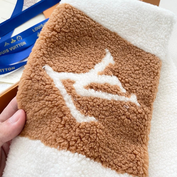 LV Shearling Teddy Scarf 839753