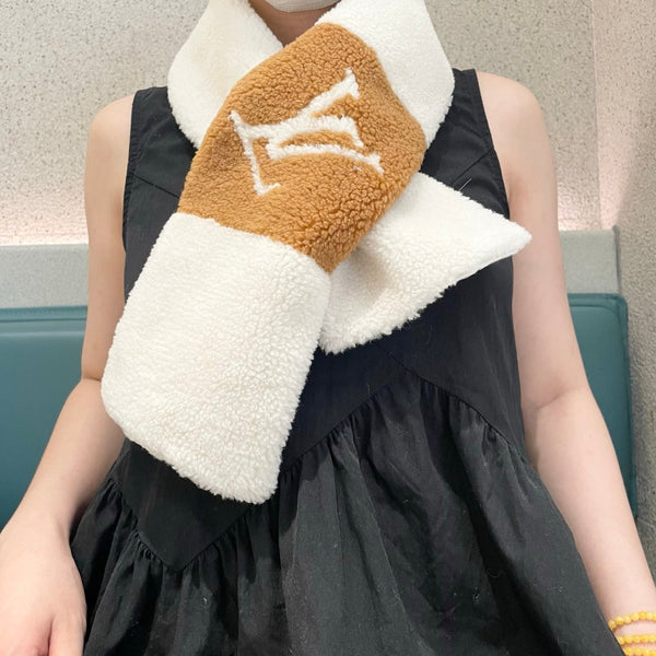 LV Shearling Teddy Scarf 839752