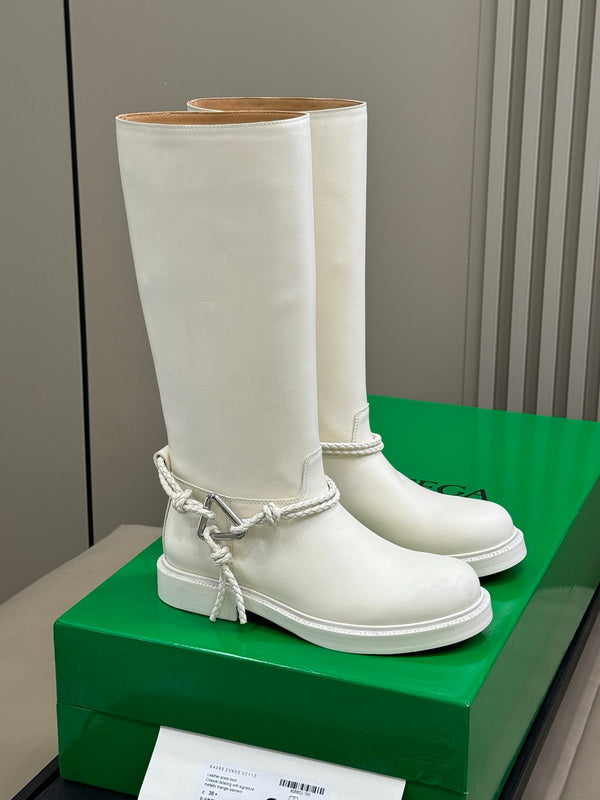 BV 25FW James Boots With Coaxial Detailing And Signature Metal Triangle in White Calfskin