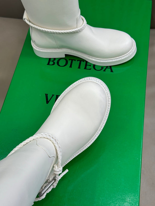 BV 25FW James Boots With Coaxial Detailing And Signature Metal Triangle in White Calfskin