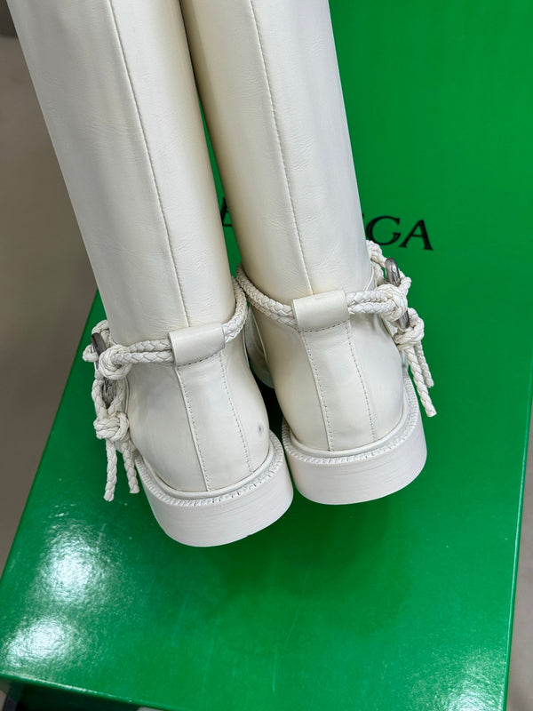 BV 25FW James Boots With Coaxial Detailing And Signature Metal Triangle in White Calfskin