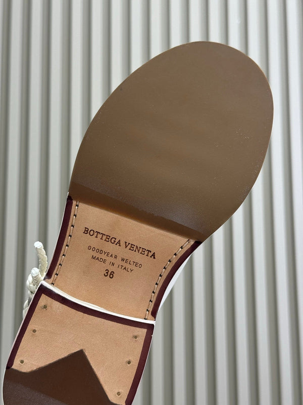 BV 25FW Ankle Boots With Coaxial Detailing And Signature Metal Triangle in White Calfskin