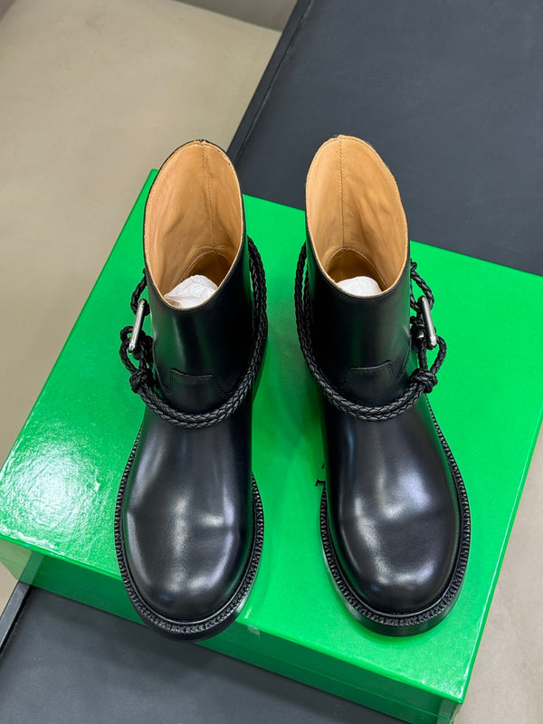 BV 25FW Ankle Boots With Coaxial Detailing And Signature Metal Triangle in Black Calfskin