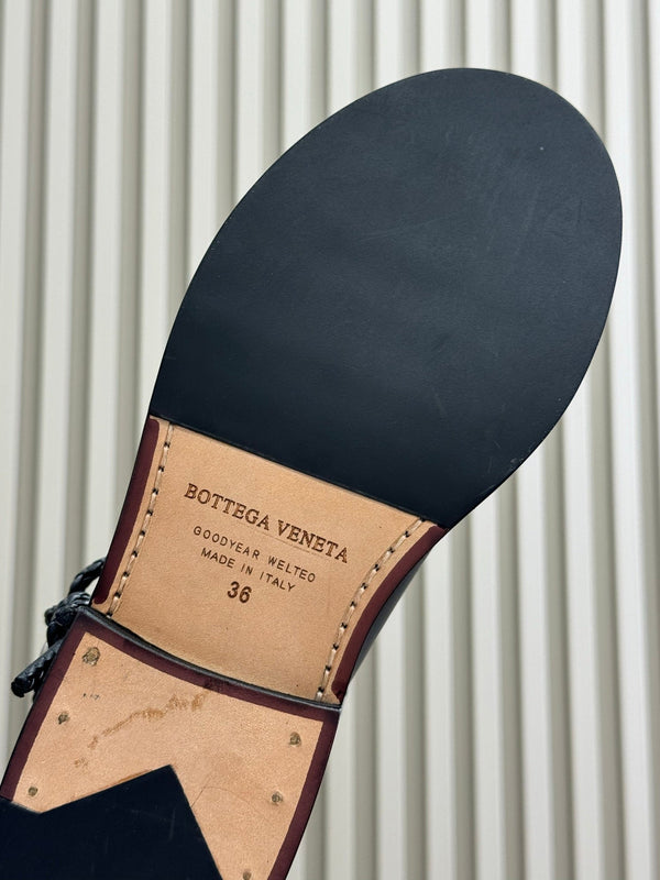 BV 25FW Ankle Boots With Coaxial Detailing And Signature Metal Triangle in Black Calfskin