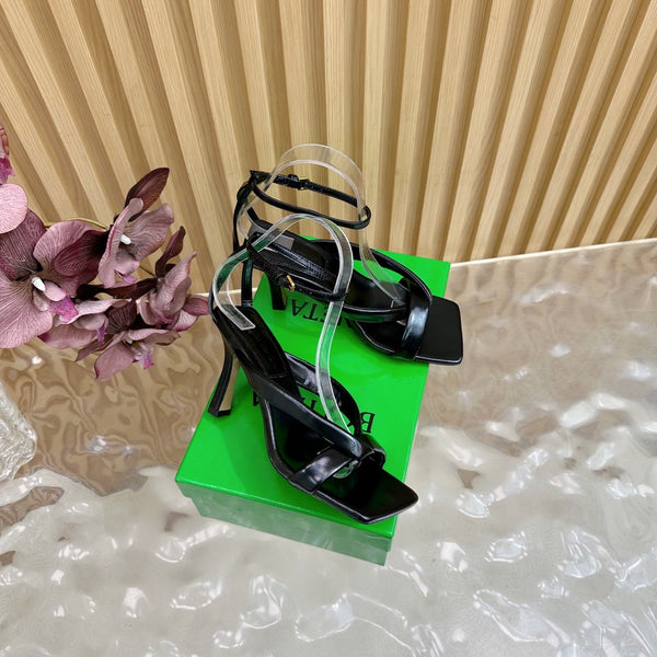 BV 25SS Flat-Soled High-Heeled Ankle Strap Sandals Black Shiny Calfskin