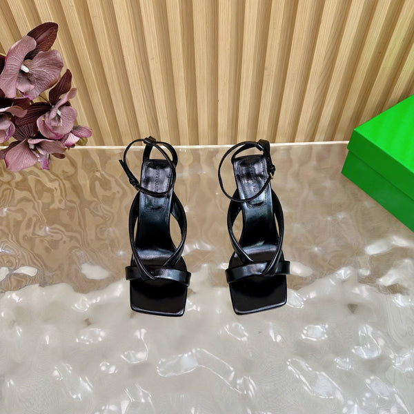 BV 25SS Flat-Soled High-Heeled Ankle Strap Sandals Black Shiny Calfskin