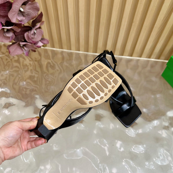 BV 25SS Flat-Soled High-Heeled Ankle Strap Sandals Black Shiny Calfskin