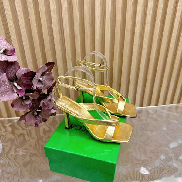 BV 25SS Flat-Soled High-Heeled Ankle Strap Sandals Gold Shiny Calfskin