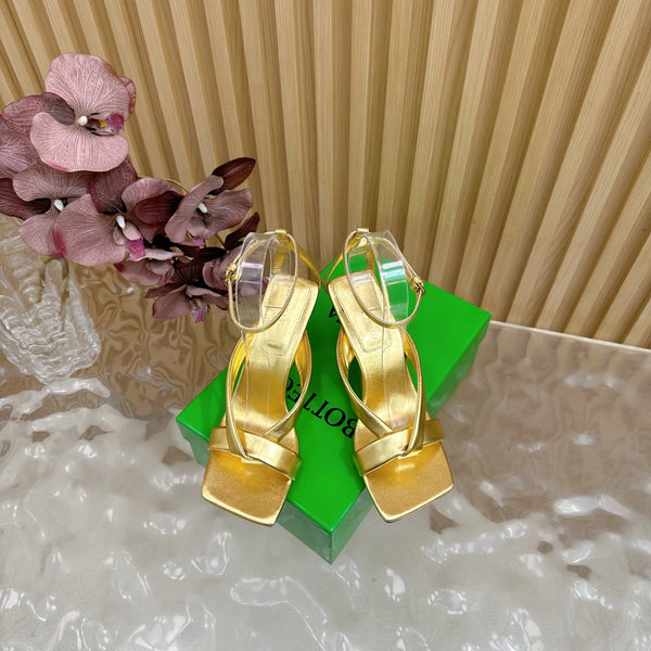 BV 25SS Flat-Soled High-Heeled Ankle Strap Sandals Gold Shiny Calfskin