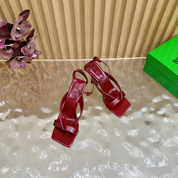 BV 25SS Flat-Soled High-Heeled Ankle Strap Sandals Red Shiny Calfskin