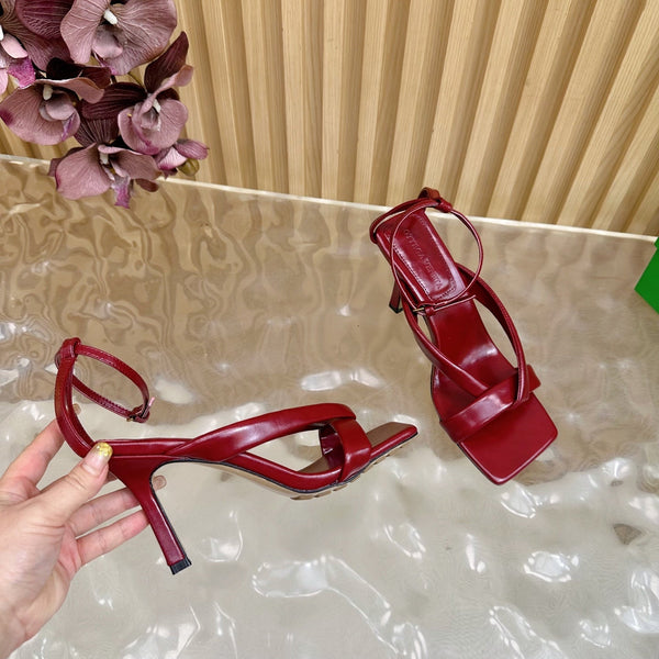 BV 25SS Flat-Soled High-Heeled Ankle Strap Sandals Red Shiny Calfskin