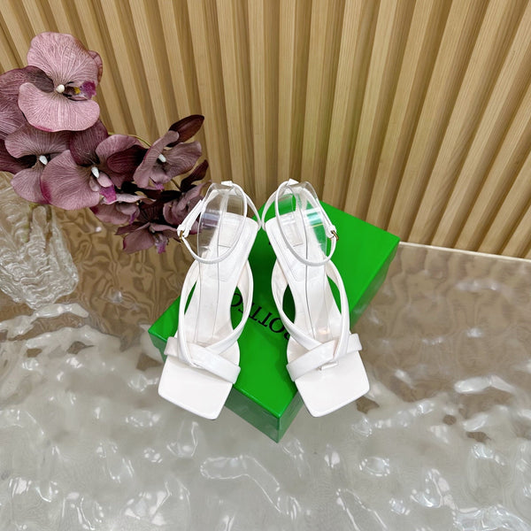 BV 25SS Flat-Soled High-Heeled Ankle Strap Sandals White Shiny Calfskin