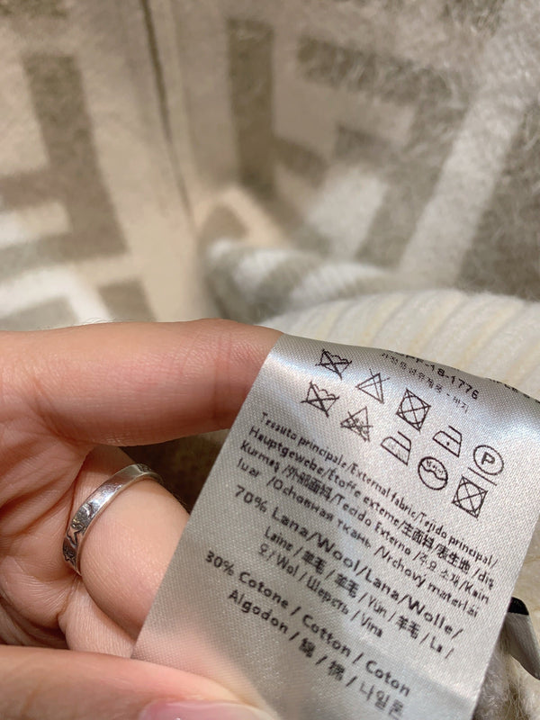 Fendi 25FW Knited Wool Jacquard Cream Cardigan