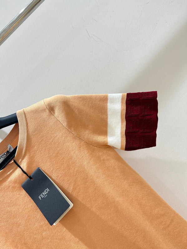 Fendi 25 Round Neck Knit Short-Sleeved Shirt Brown Tencel
