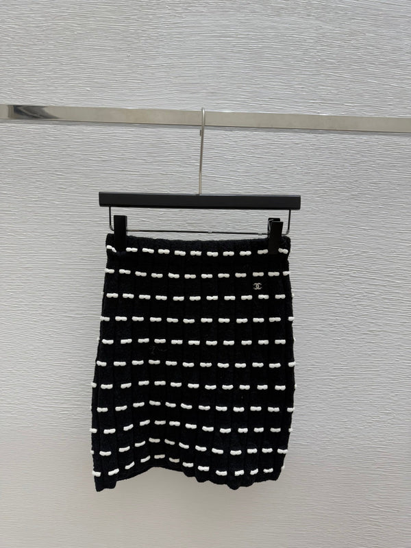 CC 25 Contrast Bow Knit Wool Skirt