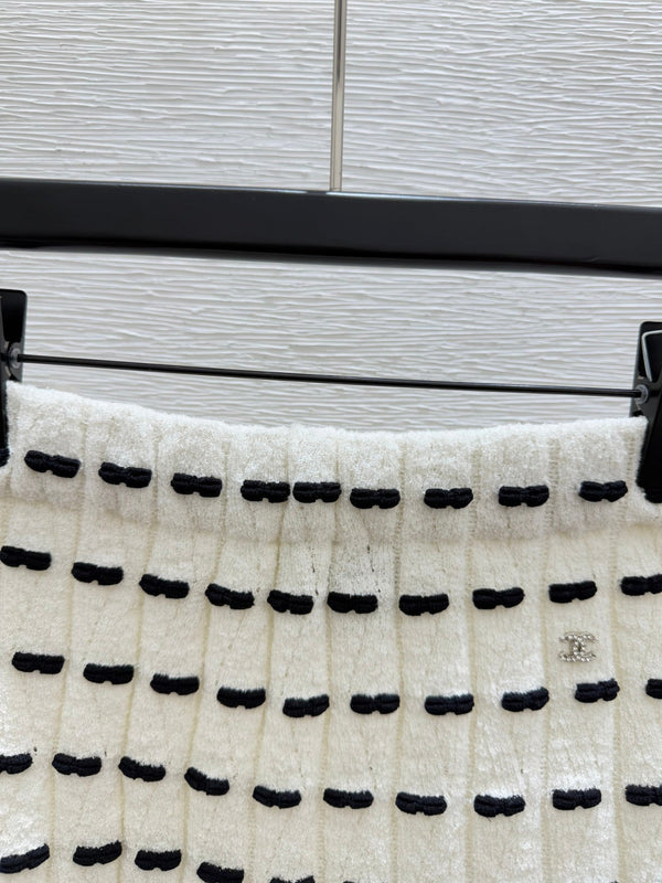 CC 25 Contrast Bow Knit Wool Skirt