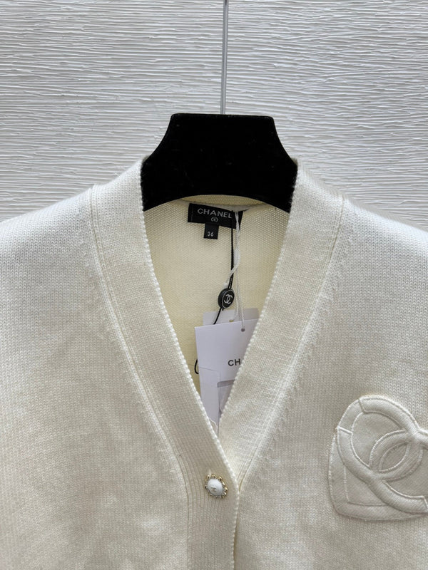 CC 25FW V-Neck Knit Wool Long-Sleeved Cardigan