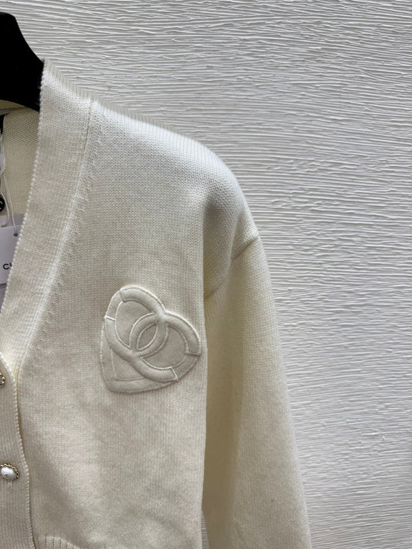 CC 25FW V-Neck Knit Wool Long-Sleeved Cardigan