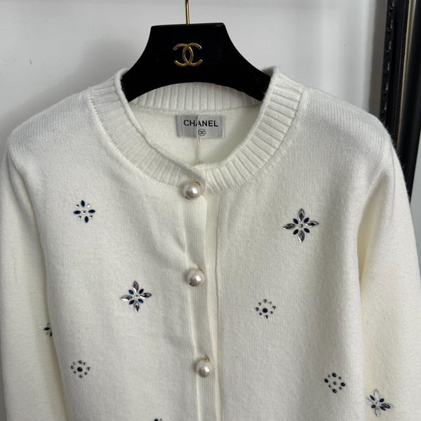 CC Pearl Button Round Neck Long-sleeved Knitted Cardigan