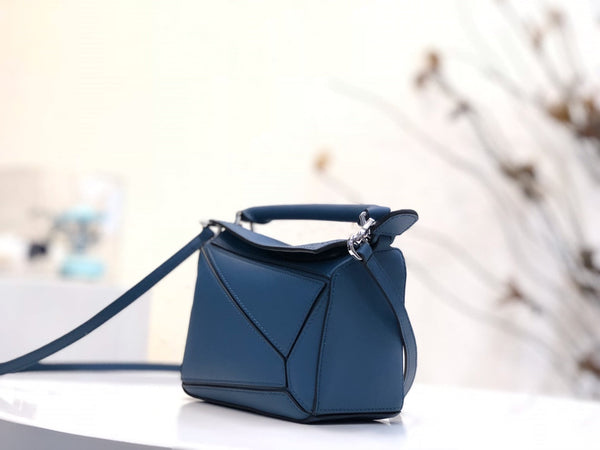 BORSA LOE MINI 18 PUZZLE IN PELLE DI VITELLO BLU NAVY