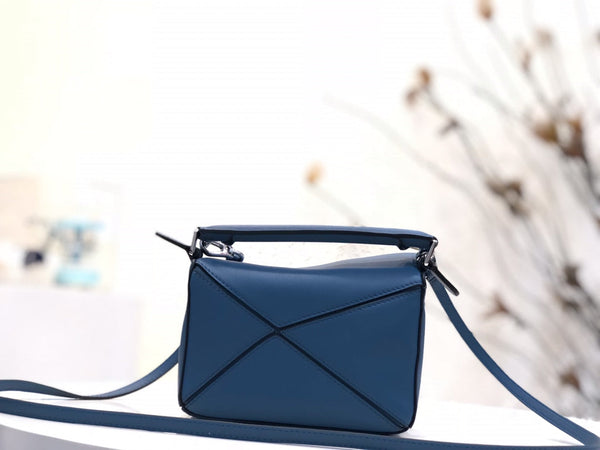 BORSA LOE MINI 18 PUZZLE IN PELLE DI VITELLO BLU NAVY
