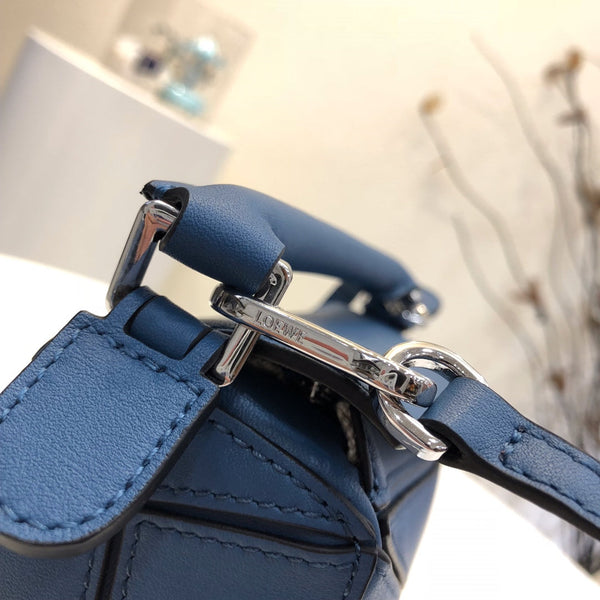 BORSA LOE MINI 18 PUZZLE IN PELLE DI VITELLO BLU NAVY