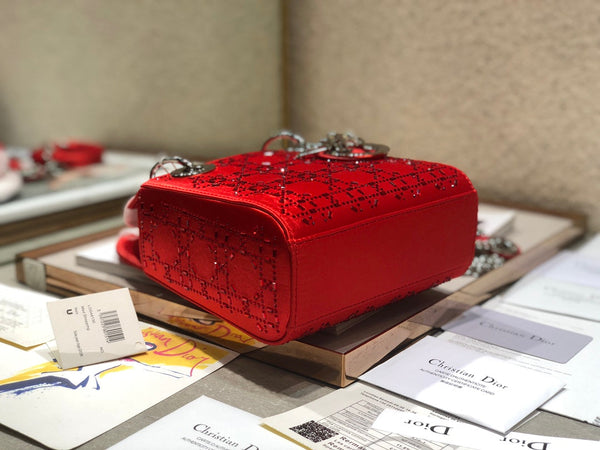 LADY 24 HANDBAG EMBOSSED DIAMOND IN CHERRY RED CALFSKIN