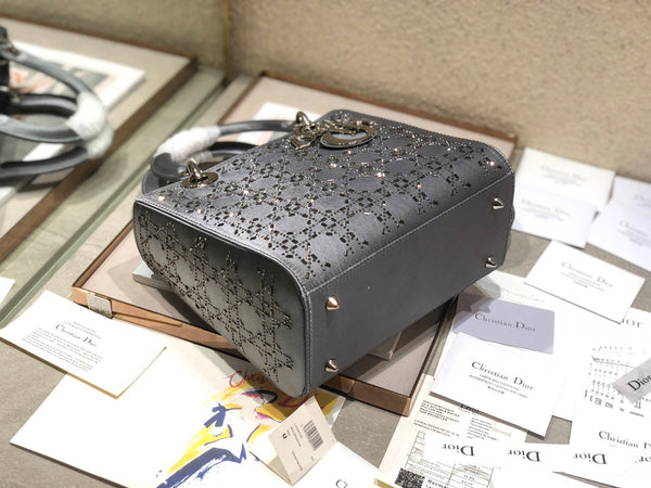 LADY 24 HANDBAG EMBOSSED DIAMOND IN GREY CALFSKIN